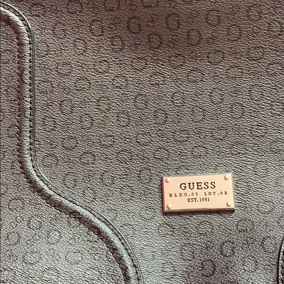 guess purse - Picture 3 of 4